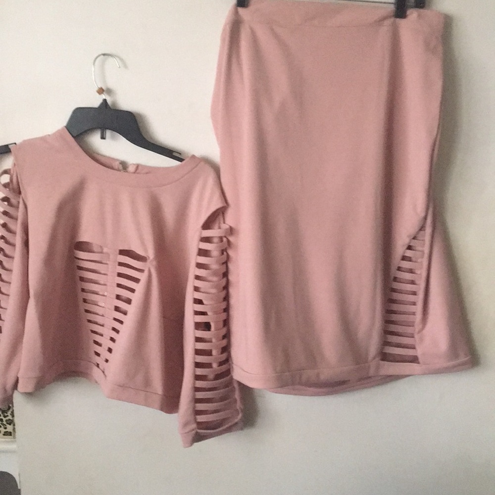 2 piece set ( crop top and skirt)